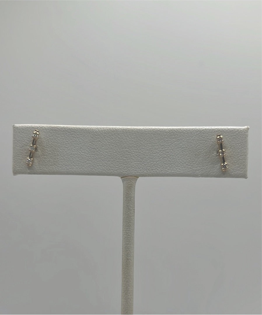 Petite Prong-Set Trio Bar Studs