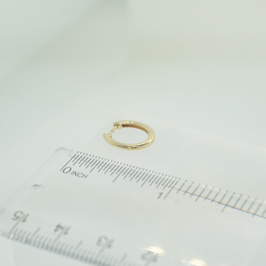 Plain Gold Huggie
