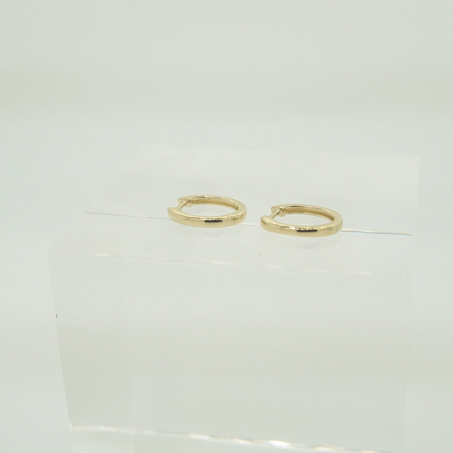 Plain Gold Huggie